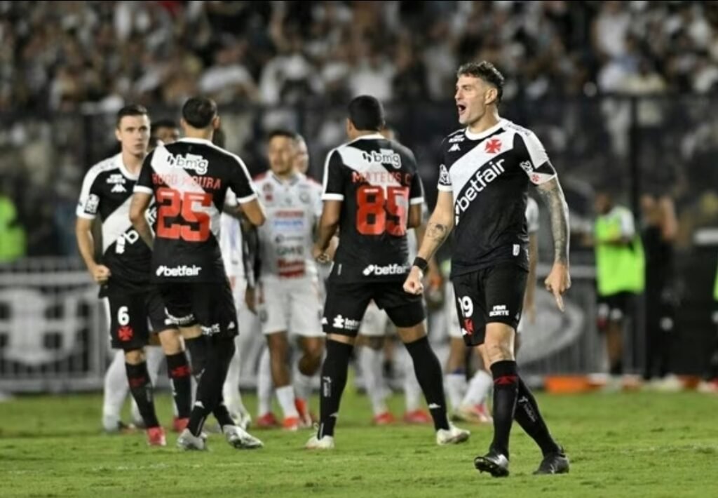 Vasco avança nos pênaltis e Flamengo entra em campo hoje pela Copa do Brasil