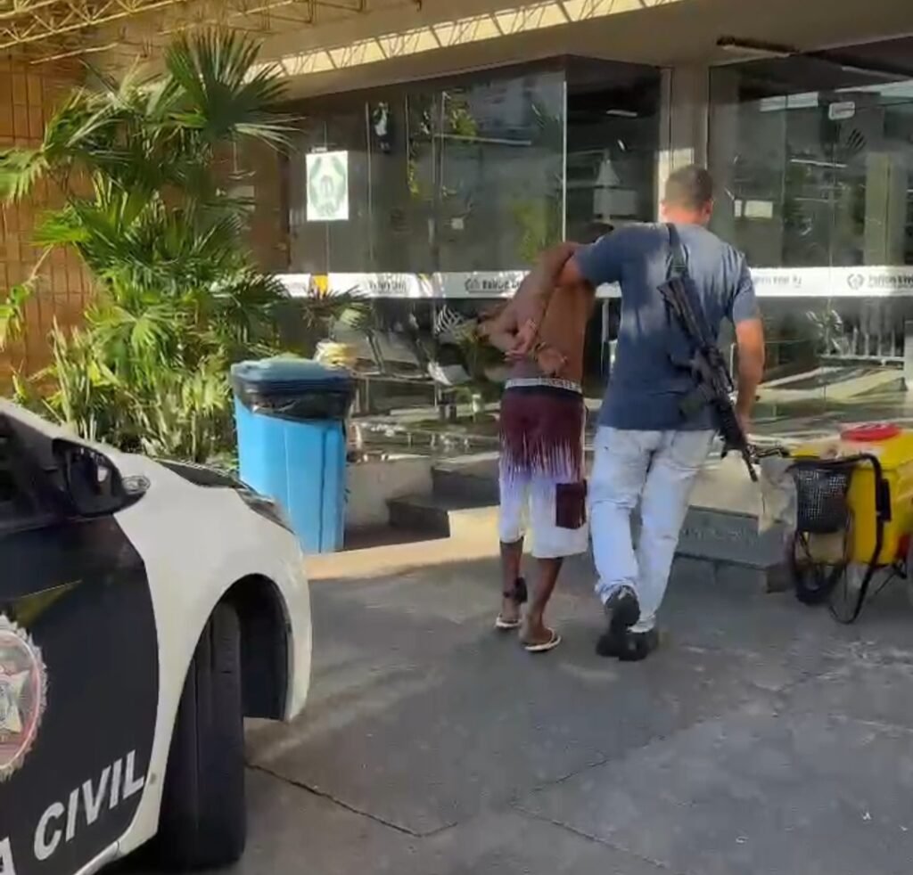 Polícia prende homem em flagrante por roubo a depósito de bebidas em Campos; suspeito usava tornozeleira eletrônica
