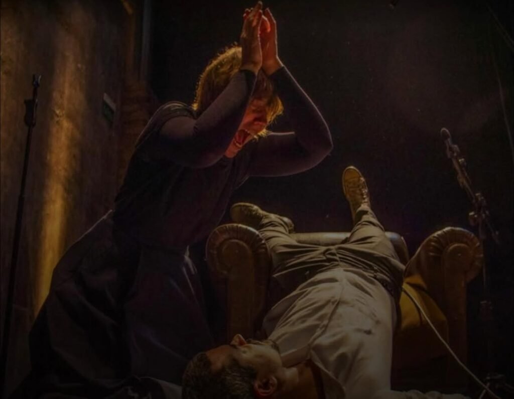 Espetáculo “Neva” leva ao Teatro do SESI, em Campos, um retrato potente da arte em tempos de guerra