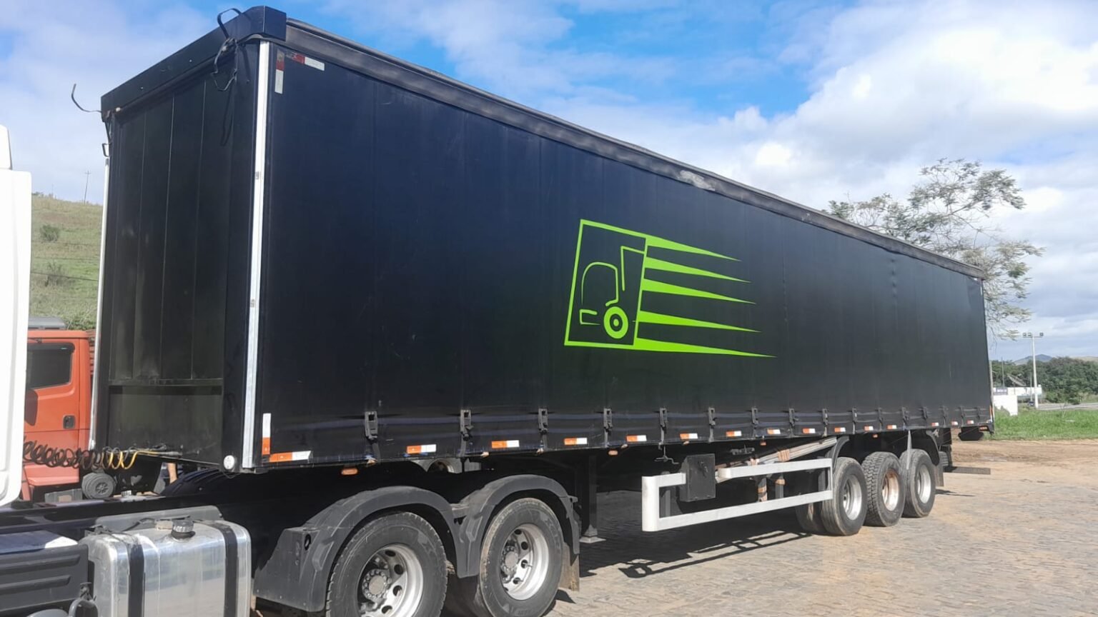 Carga de sardinha avaliada em R$ 1 milhão é apreendida com nota fiscal irregular em Itaperuna