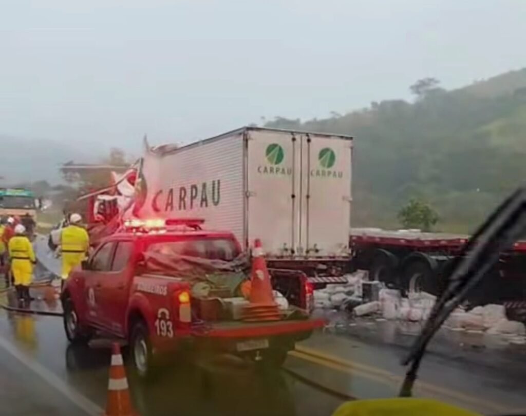 Tragédia na BR-101: colisão entre carretas e caminhão deixa um morto e dois feridos