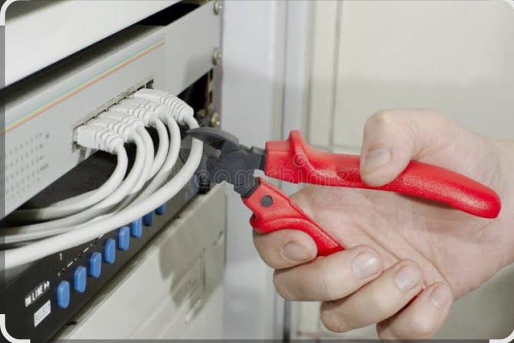 Governo do Rio e Anatel apertam o cerco contra provedores clandestinos ligados ao crime organizado