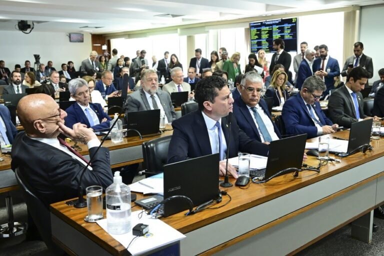 PEC da Blindagem sofre derrota histórica: CCJ do Senado rejeita proposta por unanimidade