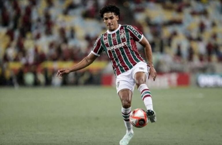 Fluminense enfrenta Corinthians neste sábado (13) pelo Brasileirão buscando recuperação