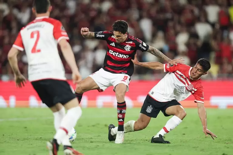 Flamengo decide vaga contra Estudiantes na Argentina nesta quinta-feira pela Libertadores