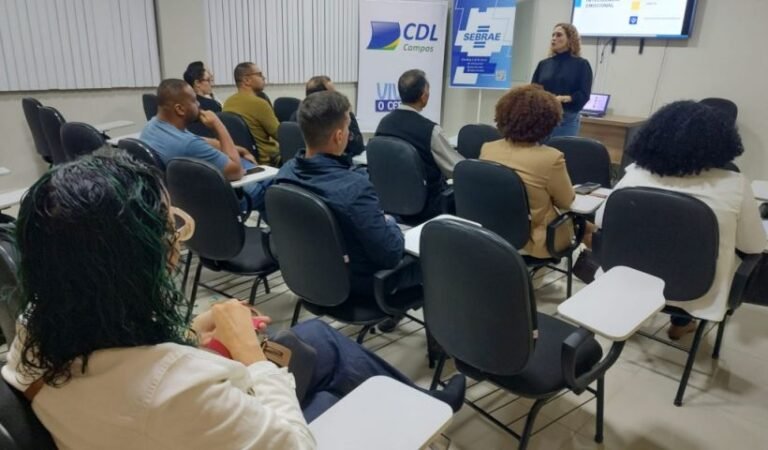Empresários aprendem técnicas de comunicação empática em evento da CDL e Sebrae