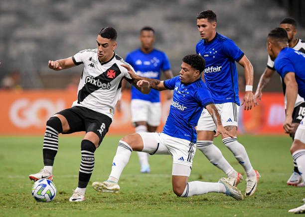 Vasco enfrenta o Cruzeiro hoje à noite em São Januário pela 25ª rodada do Brasileirão