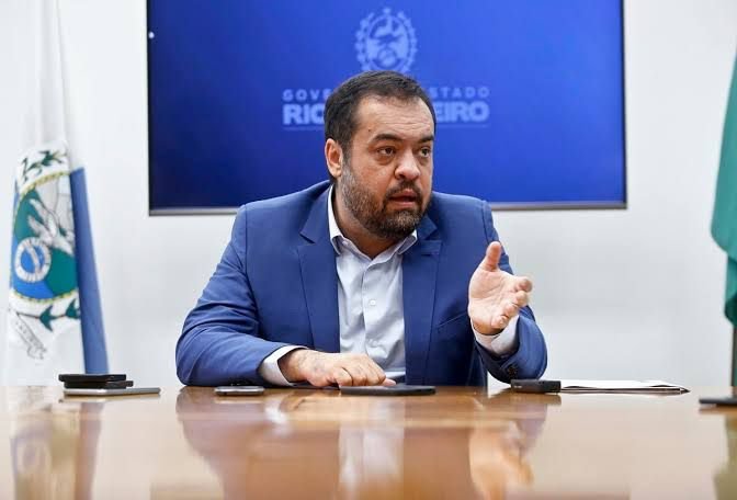 Cláudio Castro veta “gratificação faroeste”, mas sanciona reestruturação da Polícia Civil do Rio