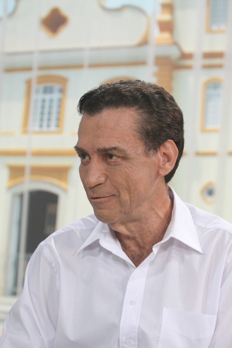 Arnaldo Vianna segue internado na UTI e está lúcido, diz o filho Caio