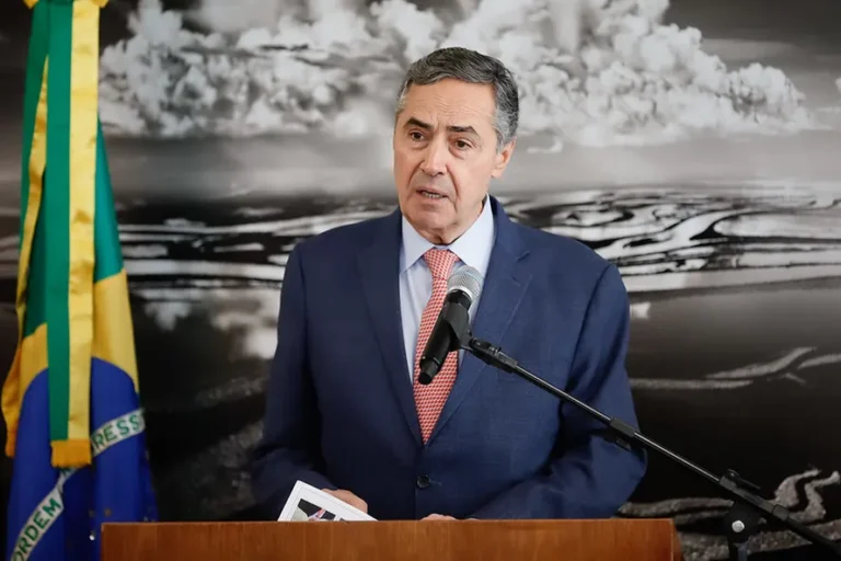 Barroso anuncia aposentadoria do STF após mais de uma década na Corte