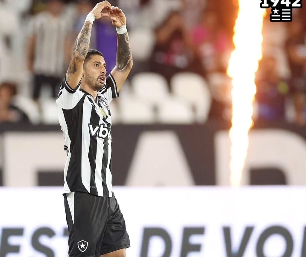 Botafogo vence o Bahia no Nilton Santos e se firma no Brasileirão