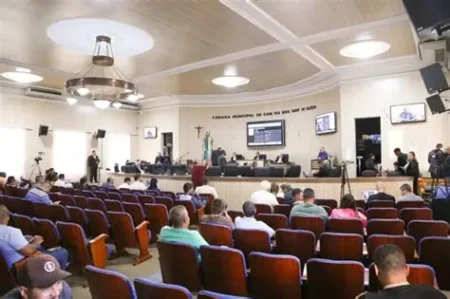Câmara de Campos já teve 34 vereadores em menos de um ano e vive maior rotatividade política da década