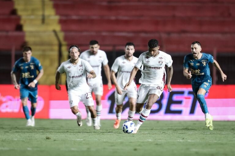 Sport empata com Fluminense no último lance e segue na lanterna do Brasileirão