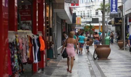 Comércio de Campos poderá funcionar no Dia do Comerciário sem presença dos funcionários