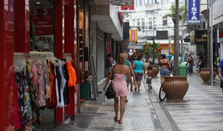 Comércio de Campos poderá funcionar no Dia do Comerciário sem presença dos funcionários