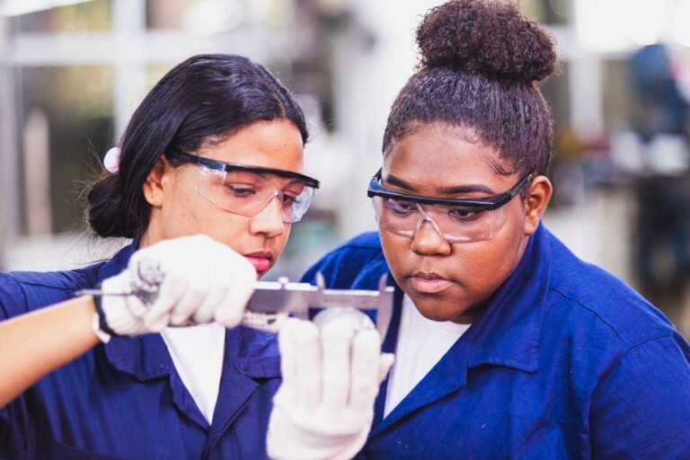 Firjan SENAI SESI está com mais de 1.900 vagas gratuitas para Ensino Médio com curso técnico