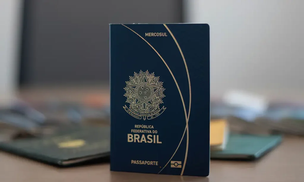 Falta de verba ameaça emissão de passaportes no país; governo tenta evitar suspensão do serviço