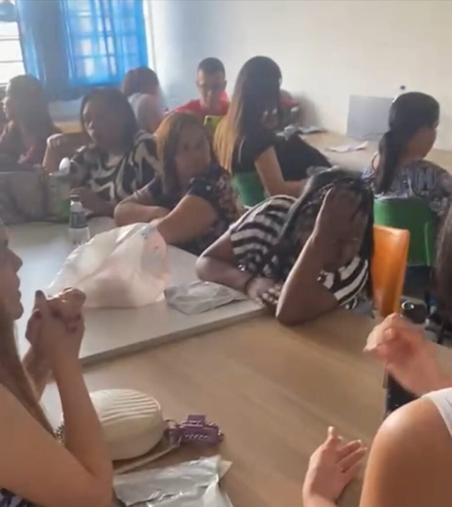 Prova Nacional do Docente na Universidade Estadual do Norte Fluminense Darcy Ribeiro (UENF) vira palco de caos: faltaram salas, carteiras e fiscais