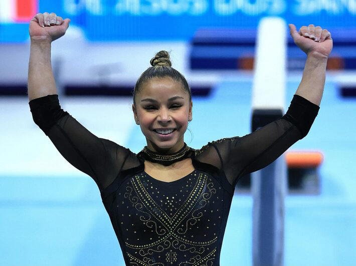 Flávia Saraiva brilha na trave, mas pódio escapa por detalhes no Mundial de Ginástica