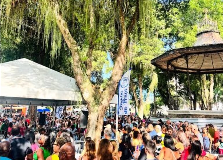 Samba na Praça do Liceu reúne público em roda de samba neste domingo em Campos