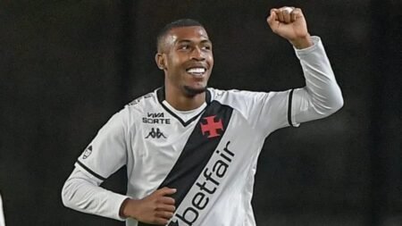 Vasco supera Fortaleza e conquista vitória por 2 a 0 na Arena Castelão