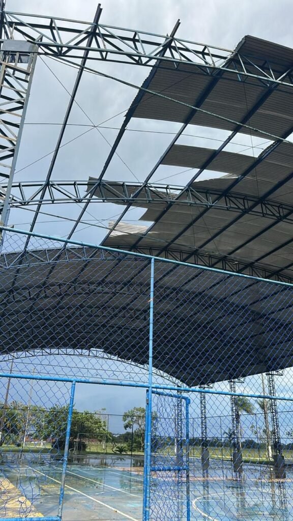 Ventania e temporal provocam estragos em Quissamã; município segue em estado de atenção