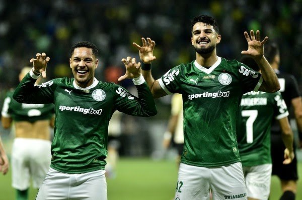 Palmeiras vence Vasco por 3 a 0 e chega aos 100 gols em 2025