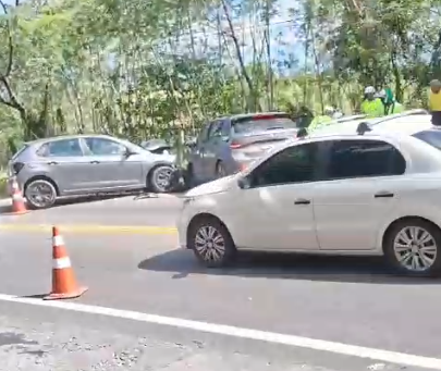 Colisão Frontal na BR-101 Deixa Três Pessoas Feridas em Campos