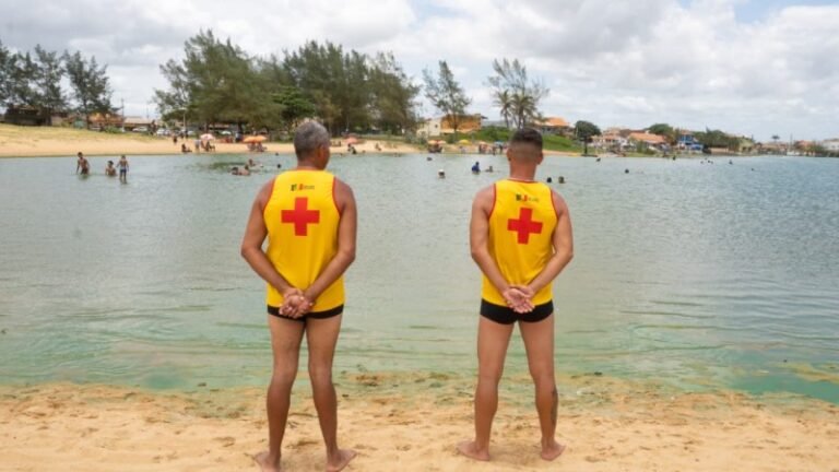 Prefeitura de SJB abre processo seletivo para 112 guarda-vidas para o verão 2026