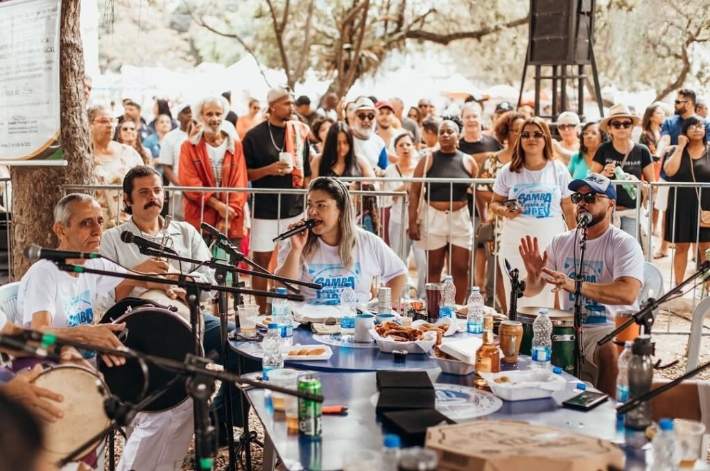 Samba na Praça do Liceu confirmado para domingo (16) com ação solidária.