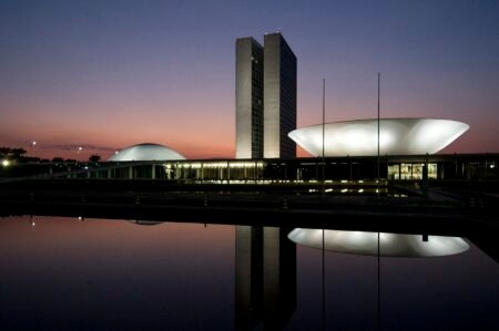 Senado aprova projeto que equipara misoginia ao racismo no Brasil
