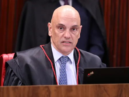 Moraes vota contra recursos de Bolsonaro e aliados, e mantém condenações na ação penal do núcleo golpista