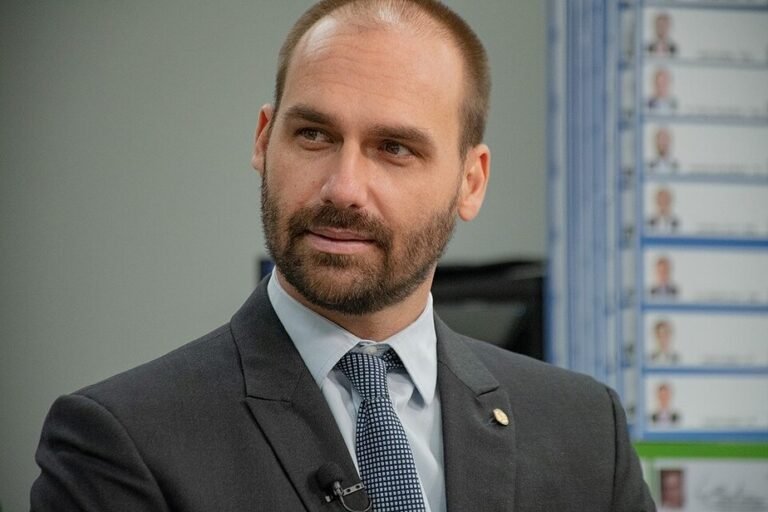 STF decide por unanimidade tornar Eduardo Bolsonaro réu por coação no curso do processo