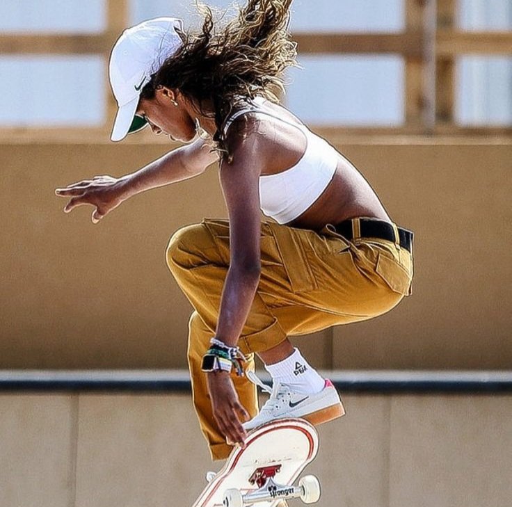 Rayssa Leal faz história: tetracampeã mais jovem da SLS aos 17 anos