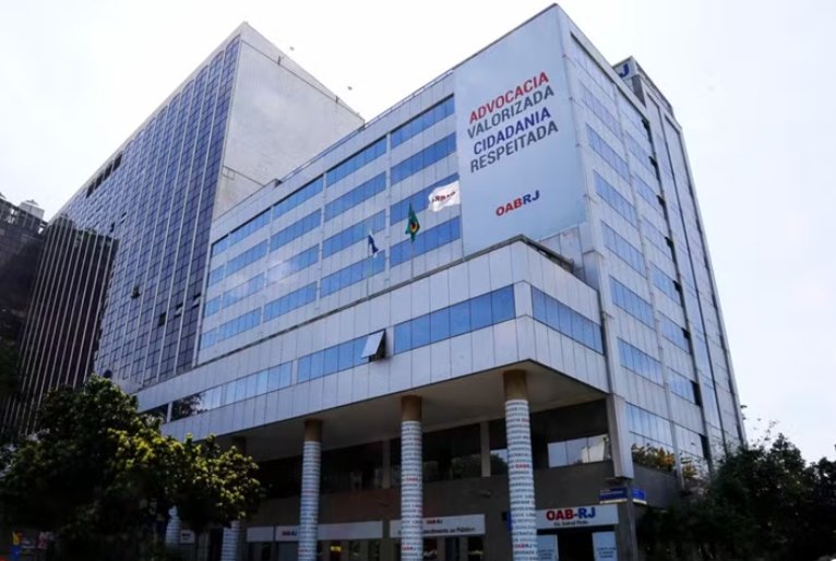 Lei do Paletó entra em vigor e libera advogados do uso de terno e gravata no verão fluminense