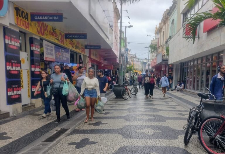 Comércio de Campos vive alta nas vendas às vésperas do Natal, aponta ACIC