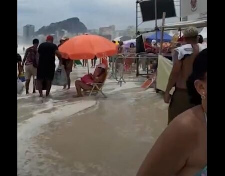 Adolescente de 14 anos desaparece no mar de Copacabana em dia de ressaca; bombeiros intensificam buscas