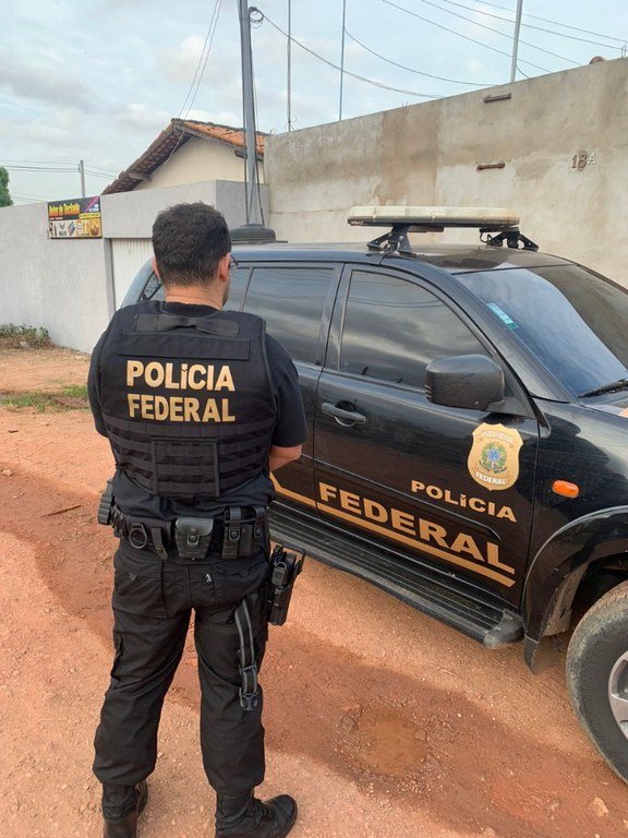 PF desmonta esquema de contrabando de cigarros ligado a carga roubada apreendida em Campos