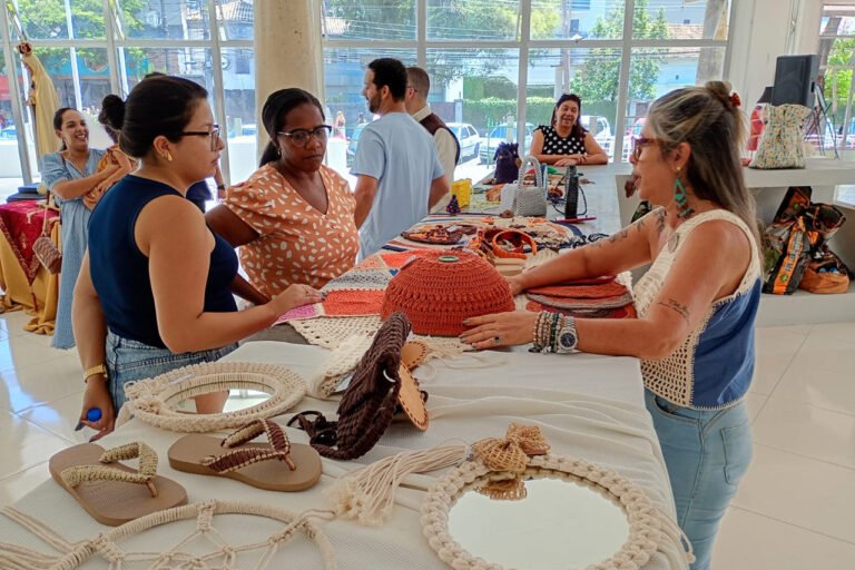 Feira de Natal movimenta Palácio da Cultura com artesanato, música e economia criativa