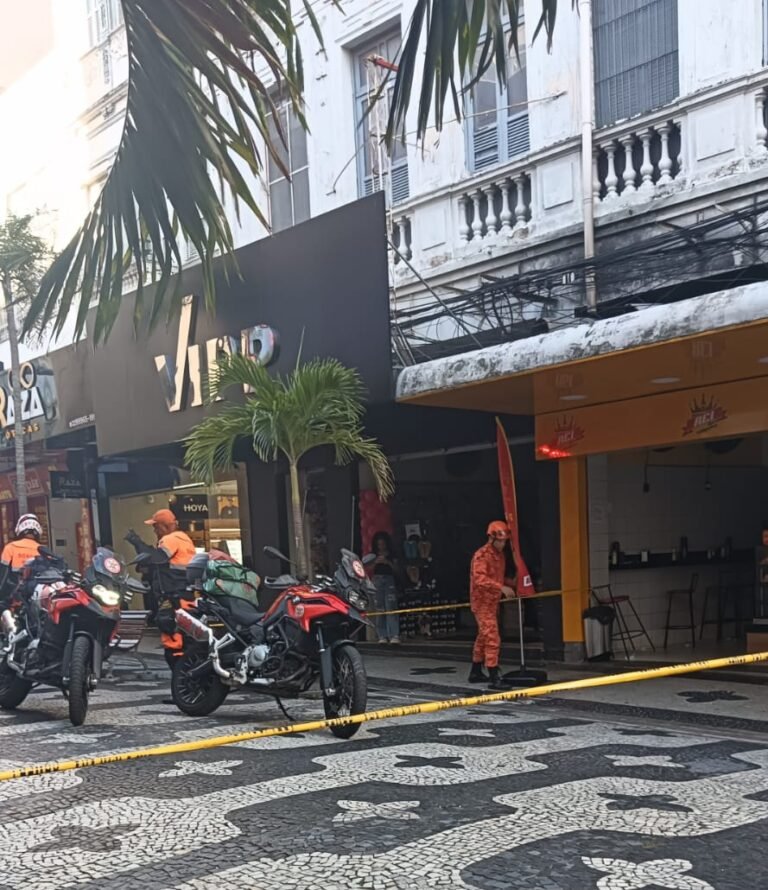 Incêndio atinge lanchonete no Calçadão de Campos pela terceira vez