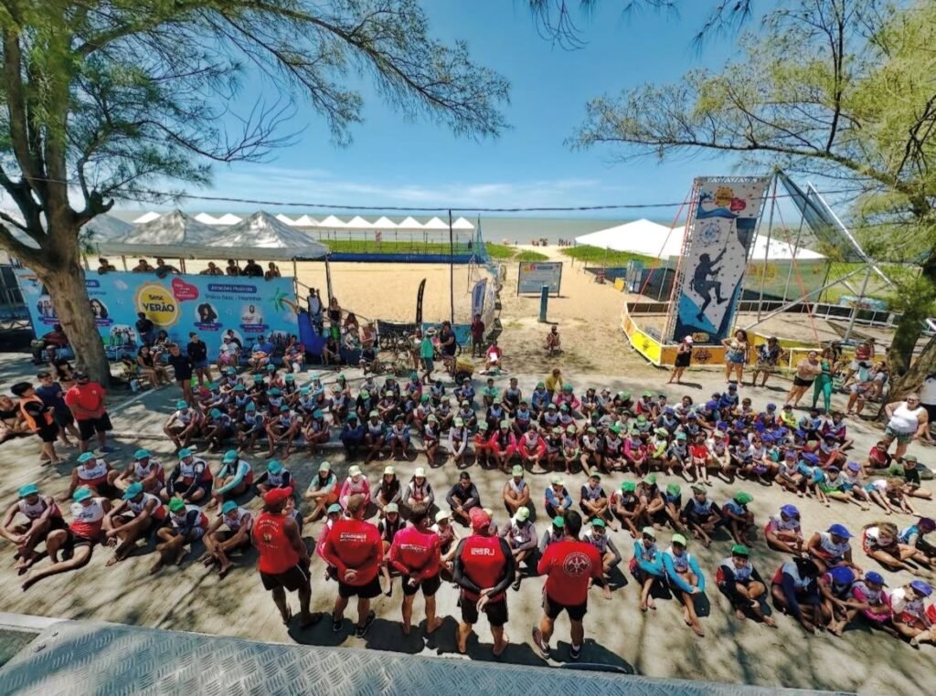 Heliporto do Farol e Corpo de Bombeiros formam 112 crianças no Projeto Botinho