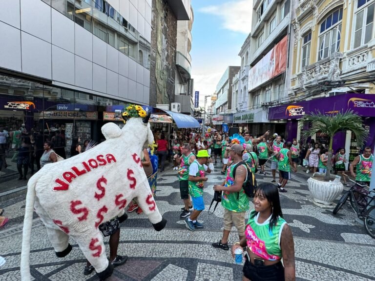 Vaca Valiosa desfila no dia 12 e marca o Carnaval dos Bancários em Campos