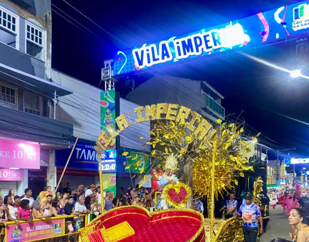 Vila Imperial supera desafios e emociona na Avenida do Samba
