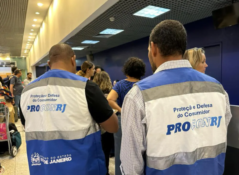 Procon RJ publica editais de concurso com 30 vagas e salários de até R$ 6 mil