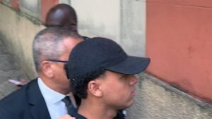 Denunciado por estupro coletivo se apresenta e se junta aos demais presos