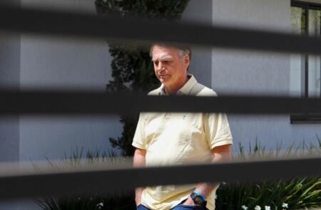 Bolsonaro é levado a hospital em Brasília após passar mal durante a madrugada
