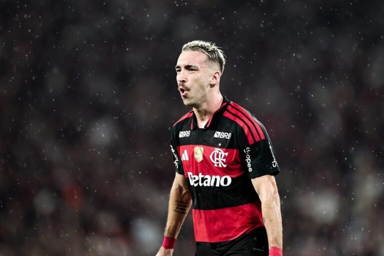 Flamengo vence o Remo por 3 a 0 e entra no G4 do Brasileirão