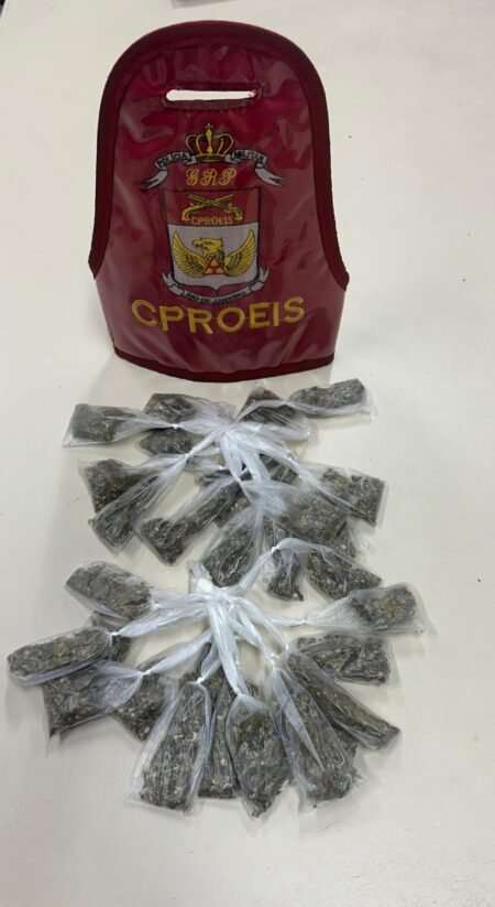 Polícia apreende drogas durante patrulhamento em Atafona