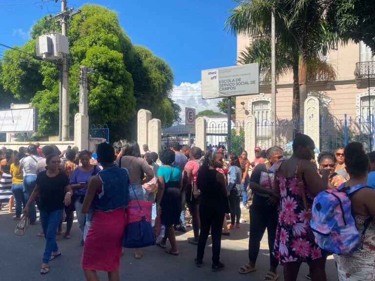 Mutirão do CadÚnico gera filas em Campos