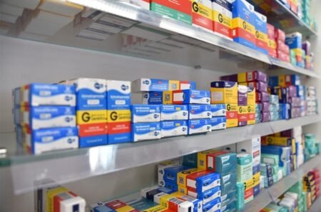 Lei autoriza venda de medicamentos em supermercados e gera debate no setor